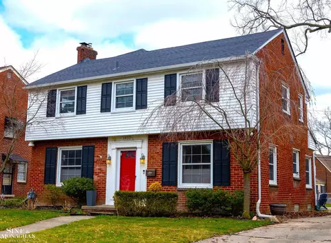 1832 Littlestone, Grosse Pointe Woods, MI 48236