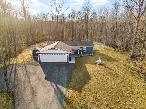 2889 E Degeer, Midland, MI 48642
