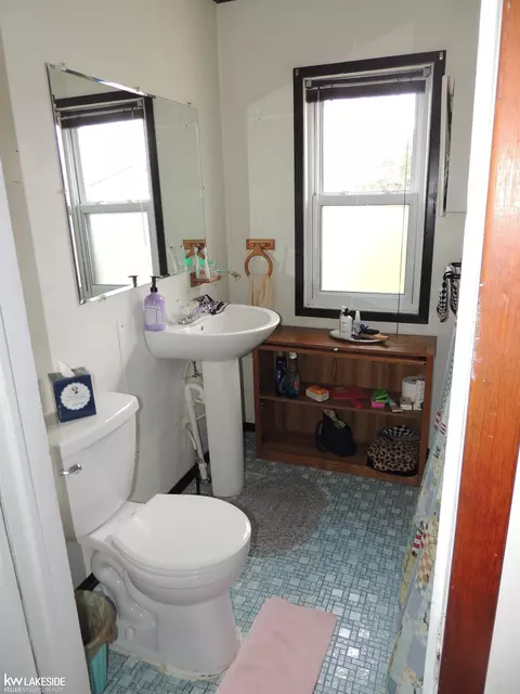 Bath - 27155 James, Warren, MI 48092 photo 1 of 1