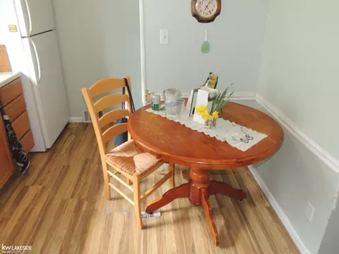 Dining - 27155 James, Warren, MI 48092 photo 1 of 2