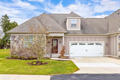 13 N N Riv, Grosse Pointe Woods, MI 48236