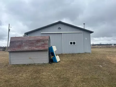 2440 Three Rivers, Gladwin, MI 48624 photo 3