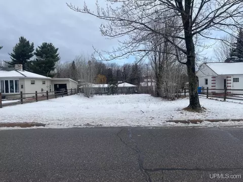 2016 W W Rdg, Marquette, MI 49855
