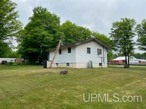 108 Mcmaster, Skandia, MI 49885