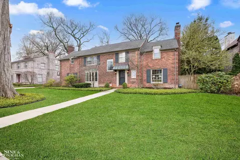 255 Cloverly, Grosse Pointe Farms, MI 48236