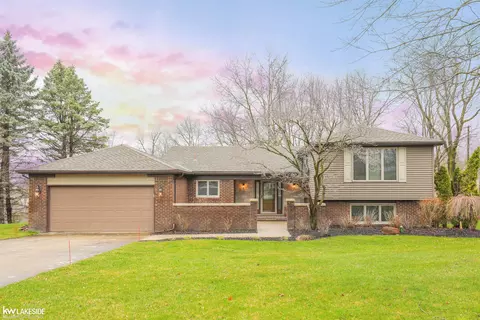 21 Waterview, Lake Orion, MI 48362
