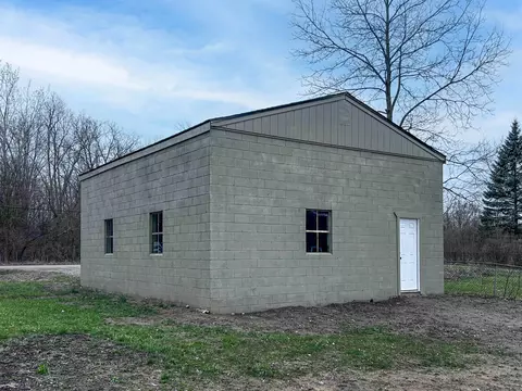 Exterior - 3044 Baker, Grand Blanc, MI 48507 photo 4 of 9