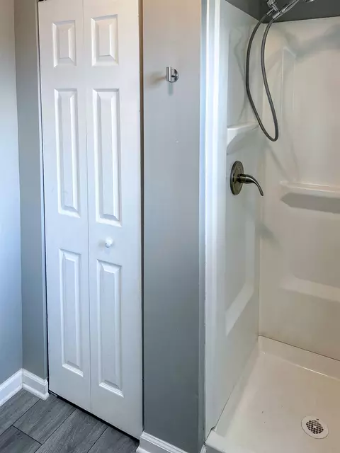 Bath - 3044 Baker, Grand Blanc, MI 48507 photo 2 of 2