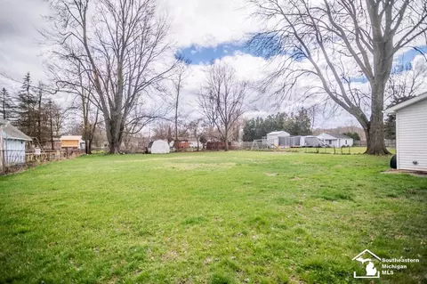 Exterior - 1301 W Temperance, Temperance, MI 48182 photo 3 of 11
