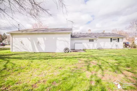 Exterior - 1301 W Temperance, Temperance, MI 48182 photo 10 of 11