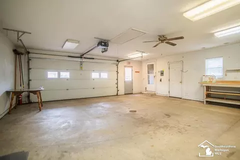 Exterior - 1301 W Temperance, Temperance, MI 48182 photo 4 of 11