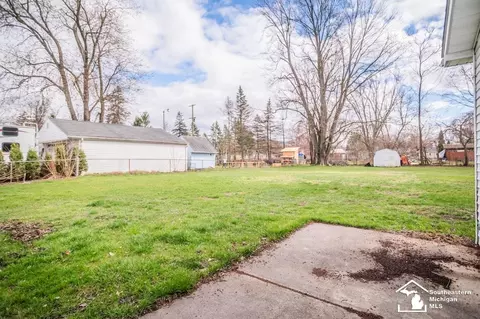 Exterior - 1301 W Temperance, Temperance, MI 48182 photo 8 of 11