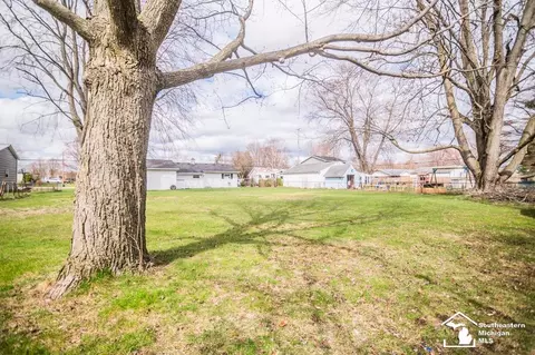 Exterior - 1301 W Temperance, Temperance, MI 48182 photo 7 of 11