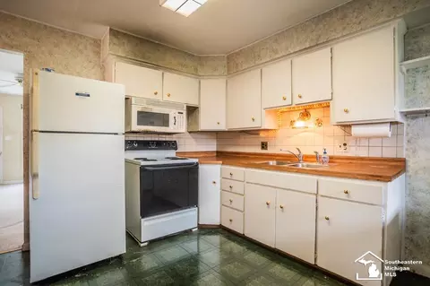 Kitchen - 1301 W Temperance, Temperance, MI 48182 photo 1 of 3