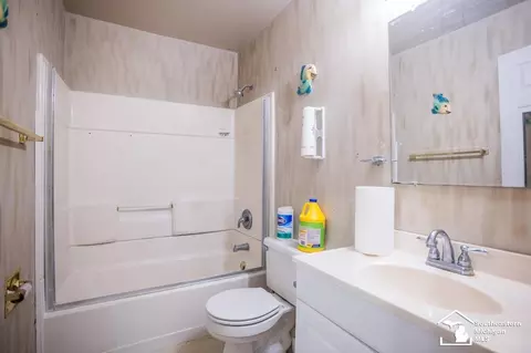 Bath - 1301 W Temperance, Temperance, MI 48182 photo 1 of 1