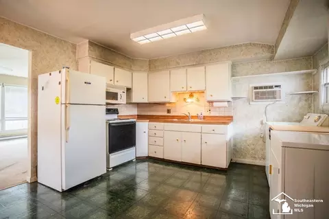 Kitchen - 1301 W Temperance, Temperance, MI 48182 photo 2 of 3