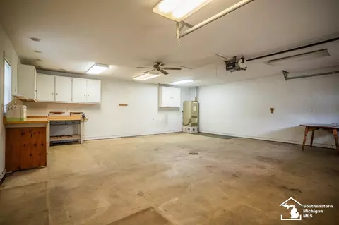 Exterior - 1301 W Temperance, Temperance, MI 48182 photo 5 of 11