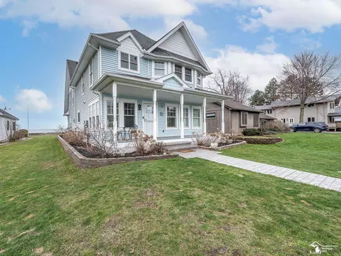12988 Laplaisance Woods, La Salle, MI 48145