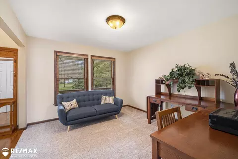 Dining - 6261 N Mckinley, Flushing, MI 48433 photo 1 of 2