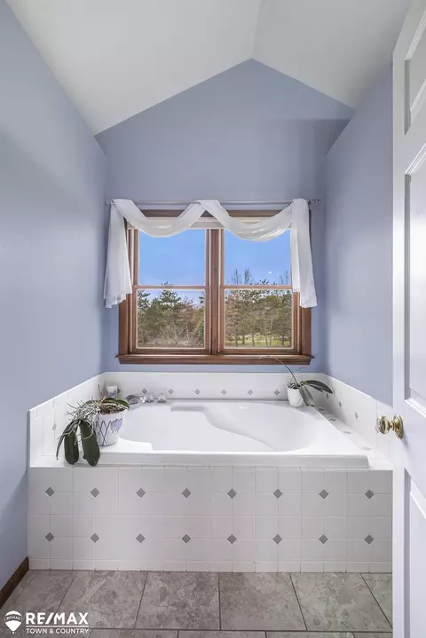 Bath - 6261 N Mckinley, Flushing, MI 48433 photo 4 of 5