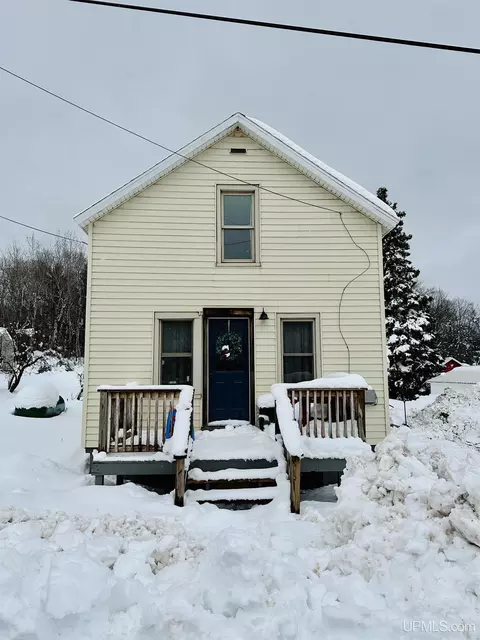 121 Carlson, Negaunee, MI 49866