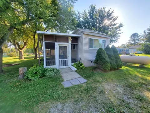 Exterior - 2900 Twin Lk, Lupton, MI 48635 photo 1 of 7