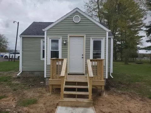 Exterior - 306 E Main, Farwell, MI 48622 photo 2 of 4