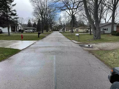 480 Maple, Algonac, MI 48001 photo 3