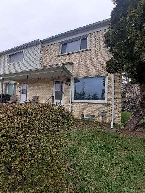 2099 E Maple #11, Birmingham, MI 48009