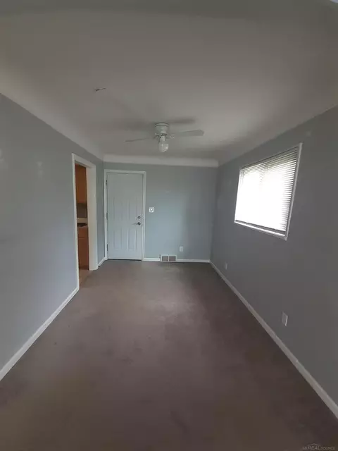 2099 E Maple #11, Birmingham, MI 48009 photo 9