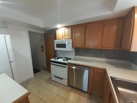 2099 E Maple #11, Birmingham, MI 48009 photo 4
