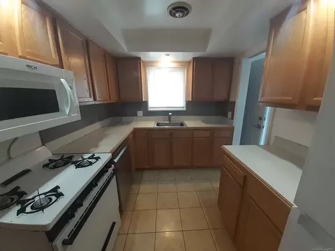2099 E Maple #11, Birmingham, MI 48009 photo 6