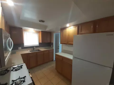 2099 E Maple #11, Birmingham, MI 48009 photo 5