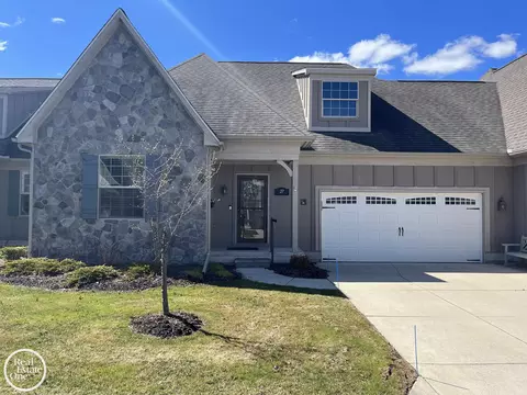 27 River, Grosse Pointe Woods, MI 48236