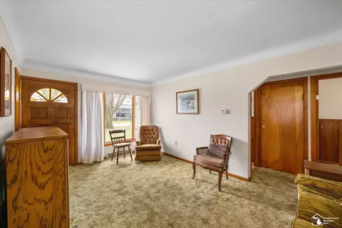Living - 660 Orchard, Temperance, MI 48182 photo 4 of 4