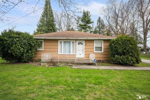 Exterior - 660 Orchard, Temperance, MI 48182 photo 3 of 10