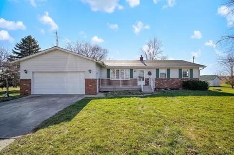 1105 N Raisin Ctr, Adrian, MI 49221