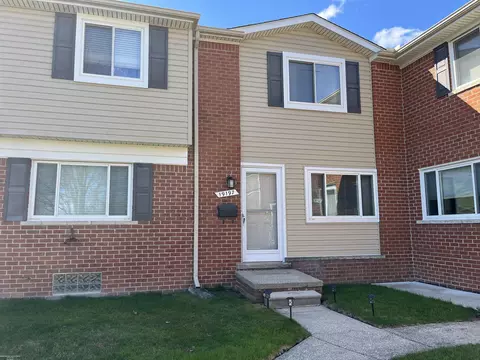 19197 S S Highlite Dr, Clinton Township, MI 48035