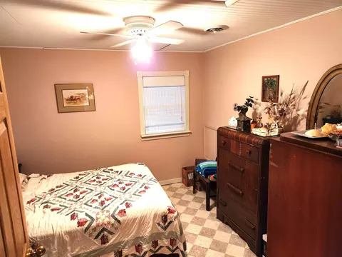 Bedroom - 4362 Mohawk, Gladwin, MI 48624 photo 1 of 4