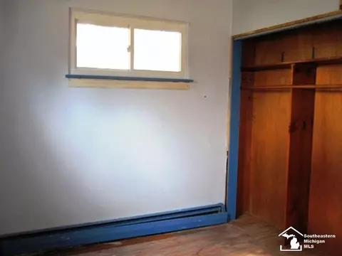 1582 E Hurd, Monroe, MI 48162 photo 2