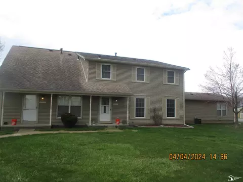 20018 Village Green Ct, Brownstown Twp, MI 48183