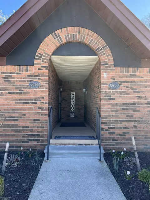 38682 Harrison Creek Ct #33, Harrison Township, MI 48045