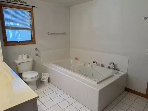 Bath - 191 Spring #1, Gladwin, MI 48624 photo 3 of 4