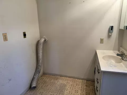 Bath - 191 Spring #1, Gladwin, MI 48624 photo 1 of 4
