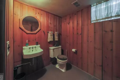 Bath - 161 Vendome, Grosse Pointe Farms, MI 48236 photo 6 of 6