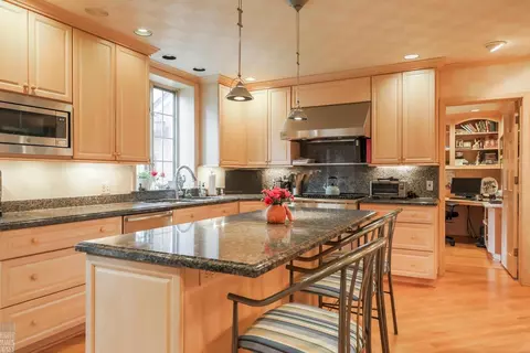 Kitchen - 161 Vendome, Grosse Pointe Farms, MI 48236 photo 2 of 7