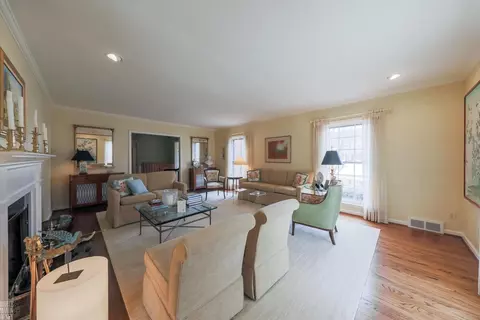 Living - 161 Vendome, Grosse Pointe Farms, MI 48236 photo 4 of 9