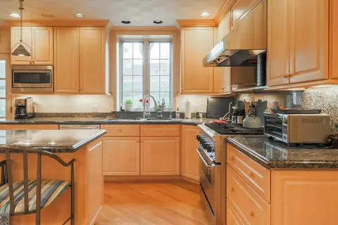 Kitchen - 161 Vendome, Grosse Pointe Farms, MI 48236 photo 3 of 7