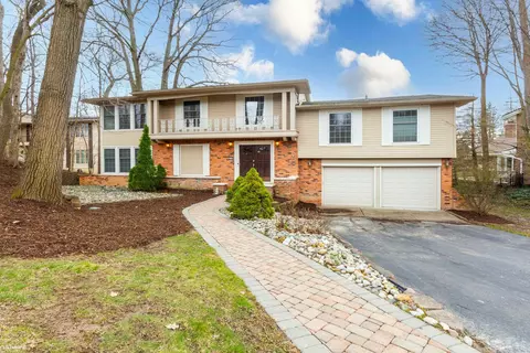 3187 Bloomfield Shr, West Bloomfield, MI 48323