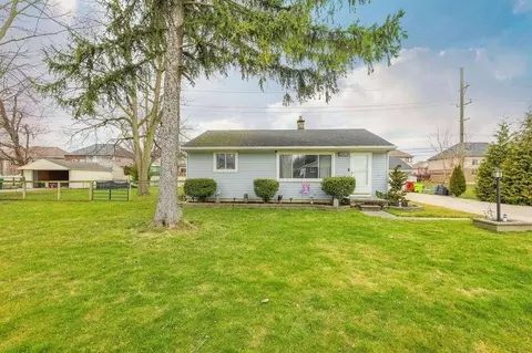 39221 Muffatt St, Harrison Township, MI 48045